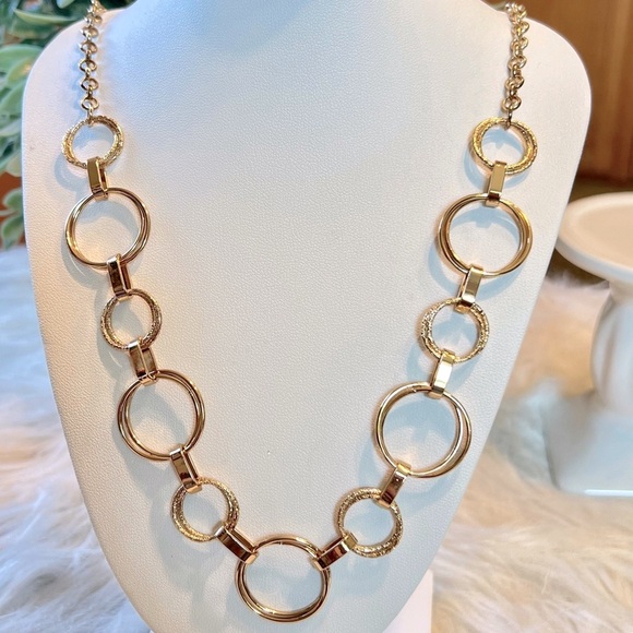 Jewelry - Vintage GV9 Gold
Just the necklace